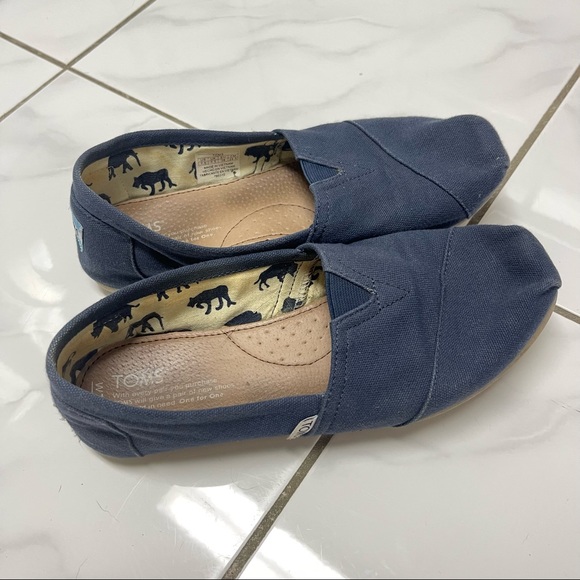 Toms Shoes - TOMS classic slip on shoes (size 7.5)